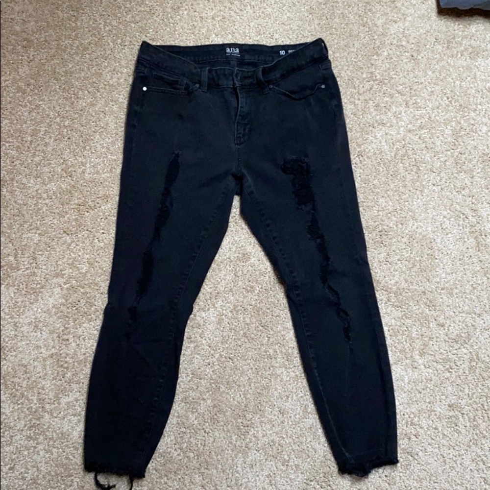 Black distressed skinny jeans